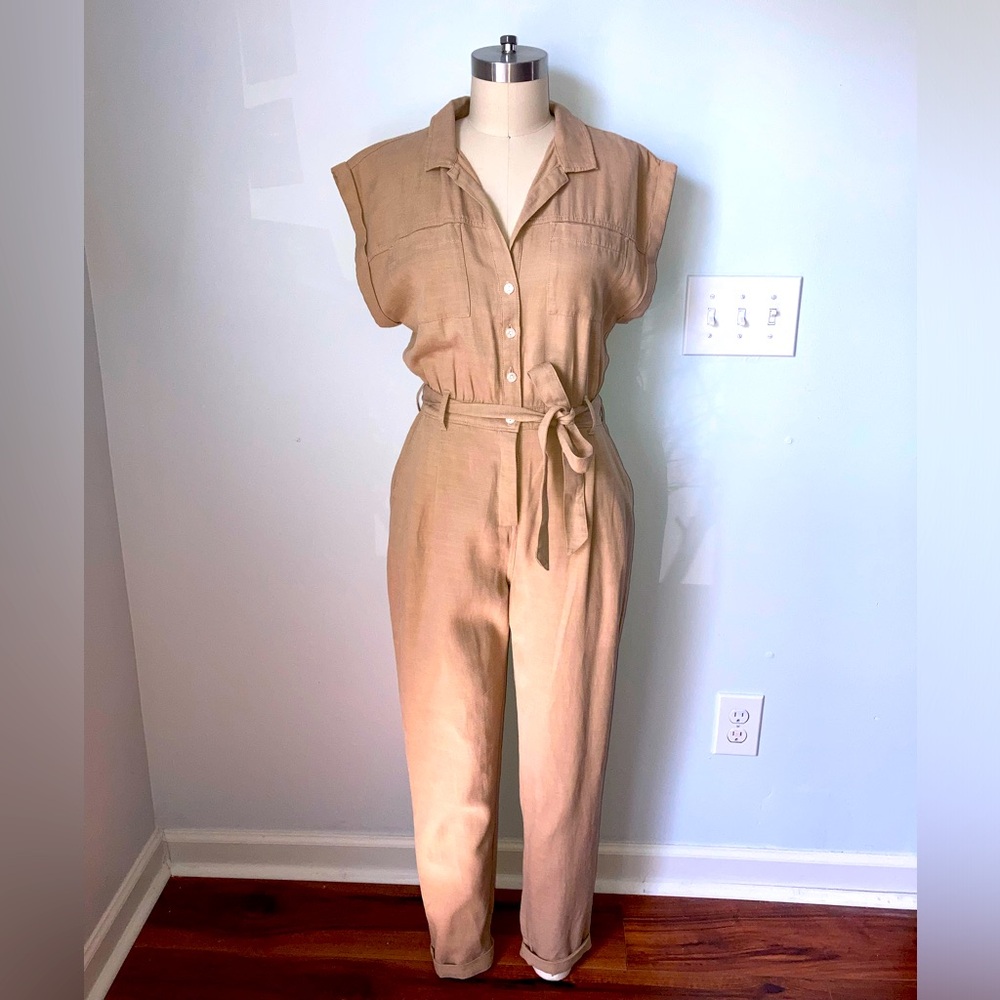 NWOT Abercrombie women’s size Small tan jumpsuit